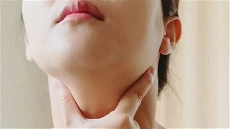 الصحة تحدد 12 عرضًا يدل على حالتي كسل وفرط نشاط الغدة الدرقية