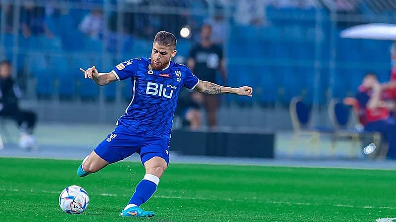 ثلاثي الهلال يواجه خطر الإيقاف بسبب الإنذار الرابع