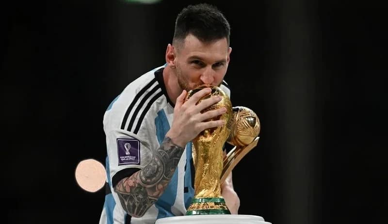 ردة فعل ميسي بعد تذكيره بأنه بطل كأس العالم ( فيديو)