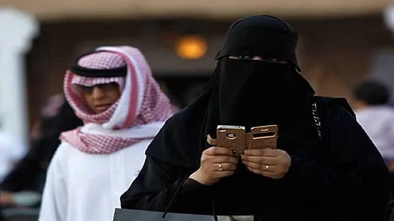 مختص: السوشيال ميديا ليست وحدها التي تؤثر سلبا على الحياة الأسرية