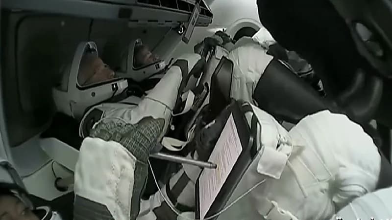 ريانة والقرني يصعدان لمركبة دراغون استعدادا للعودة إلى الأرض.. فيديو