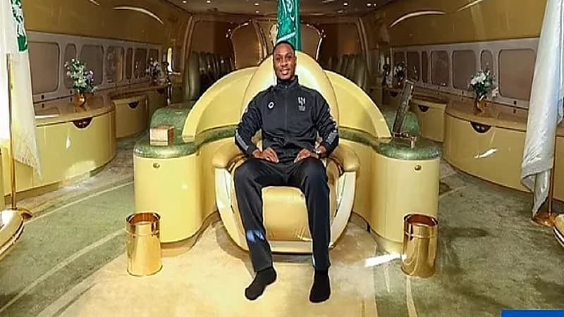 إيغالو يتباهى بطائرة الهلال الفاخرة .. صور