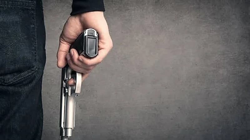 بتهمة حيازة سلاح ناري غير مرخص الحكم علي سعودي ٣٠ شهر في أمريكا