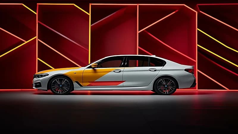 بي إم دبليو تقترب من طرح ميزة تغيير لون السيارة بضغطة زر.. صور