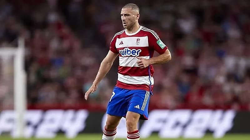 غرناطة يستبعد لاعب بسبب فلسطين