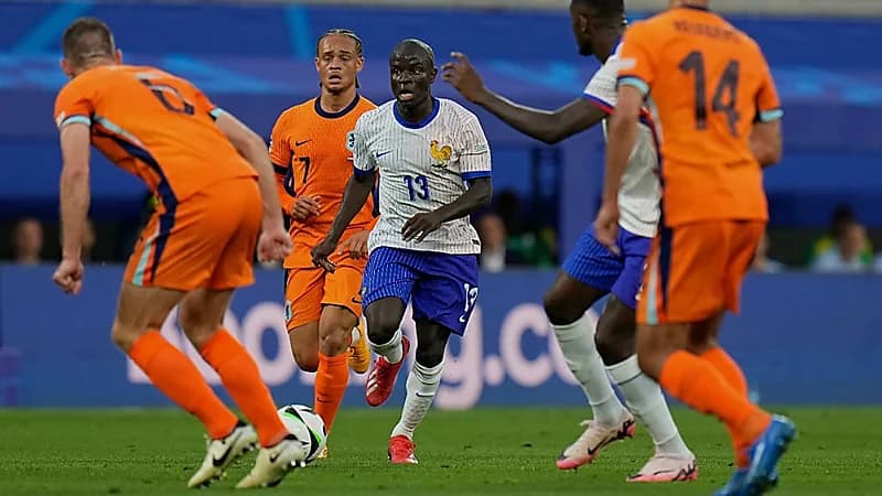 هولندا تتعادل سلبيًا مع فرنسا