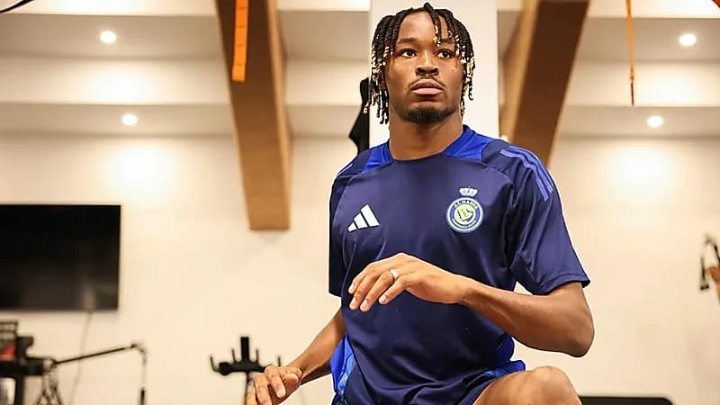 موقف طريف بين ثنائي النصر .. فيديو