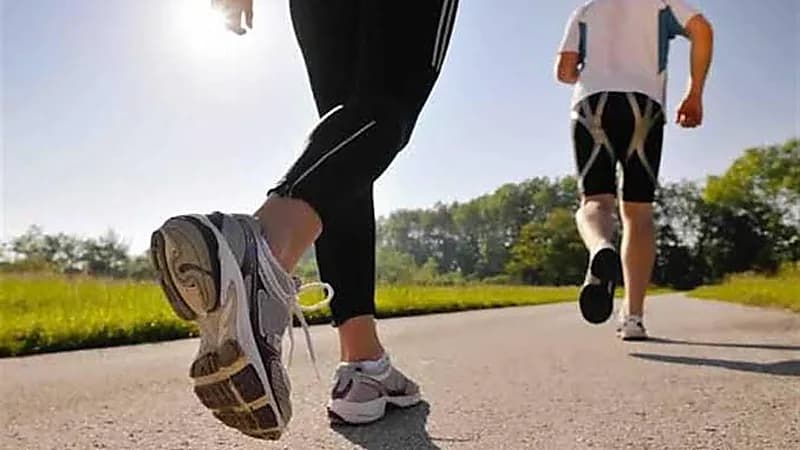 النمر: المشي يوميًا في رمضان ضرورة للحفاظ على صحة العضلات والقلب  ..  فيديو