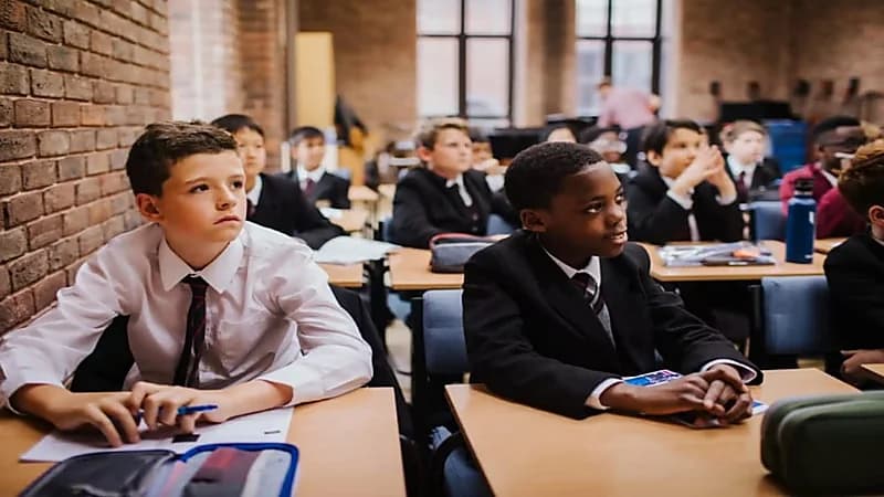 رعب في مدارس بريطانية بسبب رسائل تهديد لتلاميذ