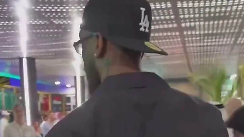 توني يرفض التقاط صورة مع مشجع إتحادي .. فيديو