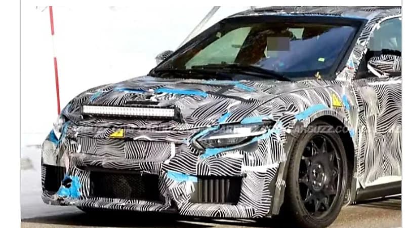 الكشف عن مواصفات أول سيارة من فيراري