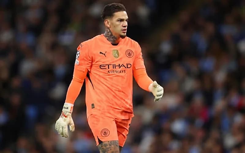 مانشستر سيتي يجهز بديل إيدرسون تحسبًا لانتقاله إلى جلطة سراي