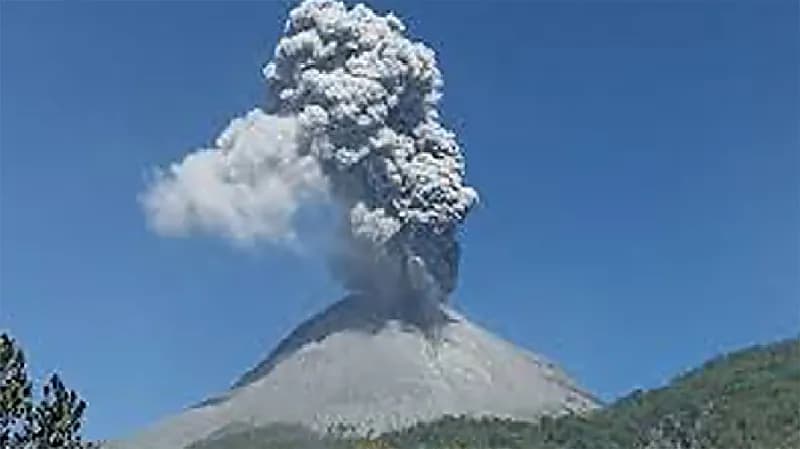 ثوران جديد لبركان ليووتوبي لاكي لاكي في إندونيسيا .. فيديو