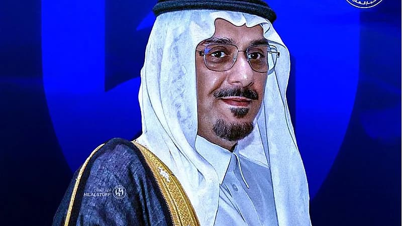 زيارة الأمير نواف بن سعد لباريس تثير التكهنات حول صفقات مرتقبة للهلال .. فيديو