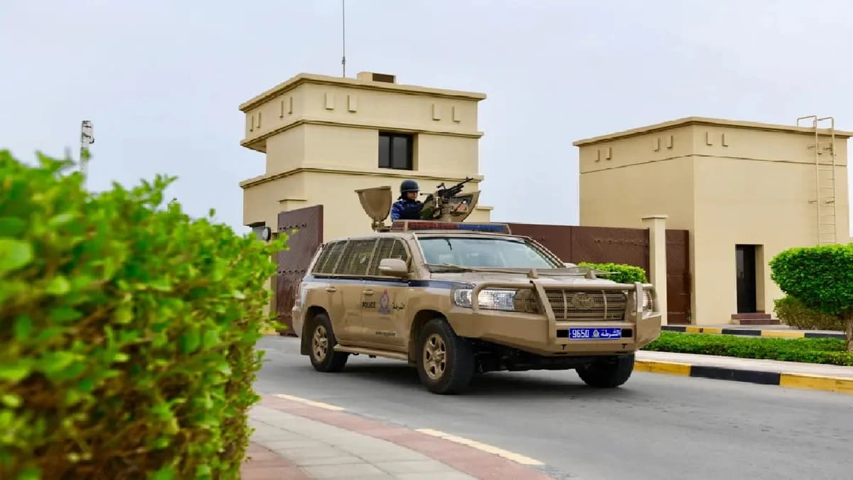 شرطة عمان تضبط شخصين لحيازتهما عملات مزورة