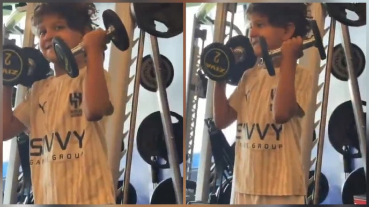 البليهي يظهر برفقة إسحاق نجل بونو.. فيديو