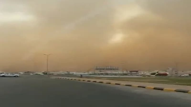شاهد.. لحظة دخول موجة غبار إلى النعيرية