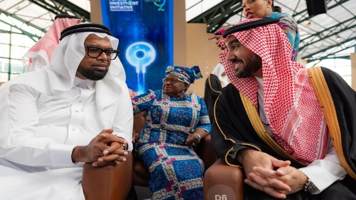 رئيس غويانا يرتدي الزي السعودي خلال حضوره مؤتمر مبادرة مستقبل الاستثمار