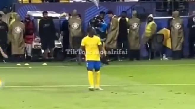 أيمن يحيى يطلب من ماني الإعتذار لجماهير النصر والأخير يرد .. فيديو