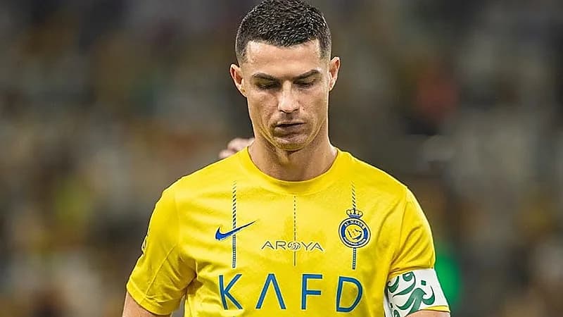 رونالدو يضحك على كريستيانو جونيور بعد سقوطه.. فيديو