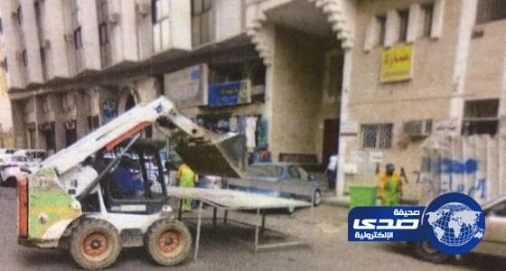 بلدية الغزة الفرعية تزيل 60 حاجزا حديديا وصبات عشوائية