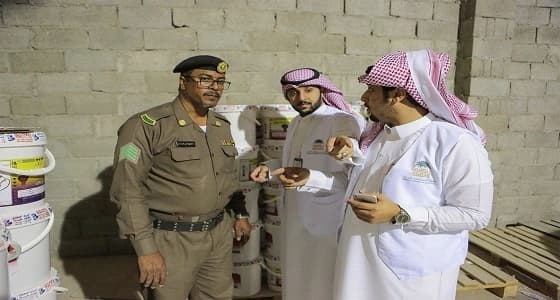 بالصور.. ضبط منتجات تبغ منتهية الصلاحية في مستودعات غير نظامية بالرياض