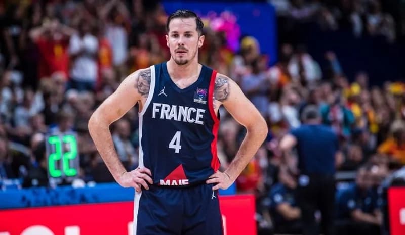 فرنسا تستبعد لاعباً بعد انضمامه لفريق روسي