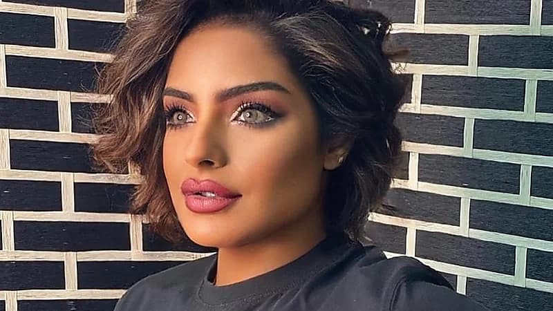 مرام البلوشي تظهر بالحجاب داخل المسجد الحرام بعد أزمتها الصحية