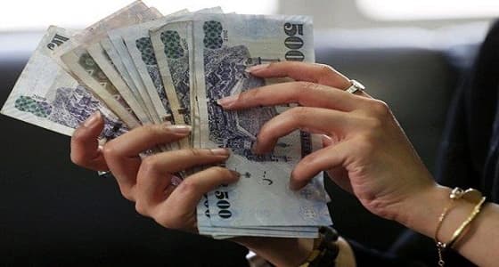 ممرضة تُعيد مبلغا ماليا كبيرا حُول بالخطأ لحسابها