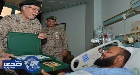 ⁠⁠⁠⁠⁠بالصور.. قائد الدفاع الجوي يزور مصابي عاصفة الحزم وإعادة الأمل