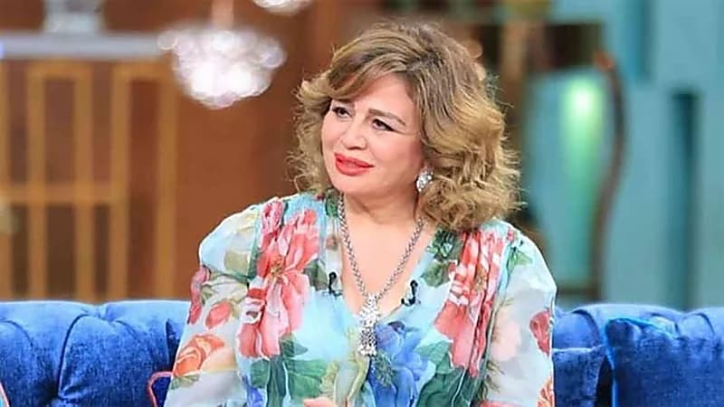 بالفيديو.. مشادة كلامية بين إلهام شاهين ومذيع مصري بسبب "أصحاب ولا أعز"