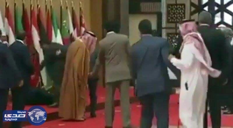 استجابة حارس الملك لسقوط الرئيس اللبناني تثير اعجاب النشطاء .. فيديو