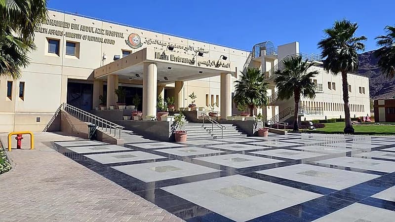 مستشفى الأمير محمد بن عبد العزيز ينجح في تغيير مفصل ركبة بالروبوت الآلي والذكاء الاصطناعي