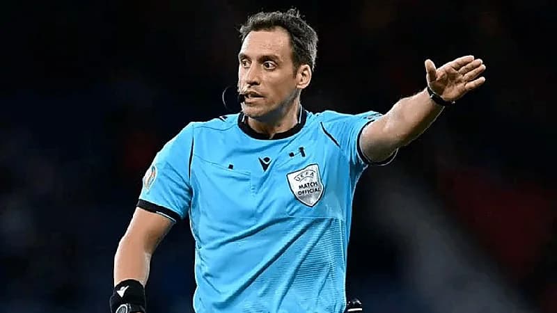 صافرة "فرناندو" تضبط مباراة الهلال والاتحاد