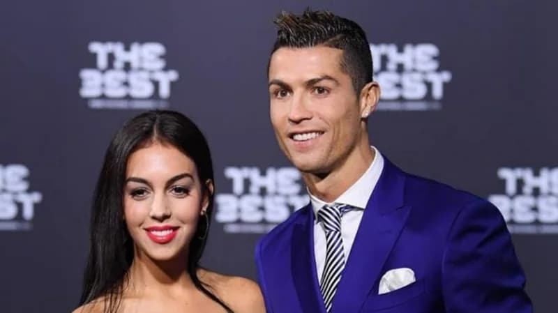 بالصور.. رونالدو وجورجينا يعلنان اسم مولودتهما الجديدة