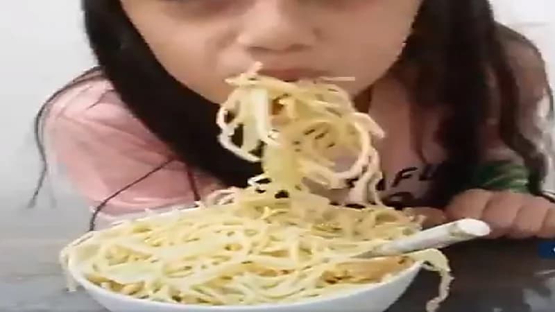 بالفيديو.. استشارية تغذية تُحذر من تحدي " الأكل الحار "