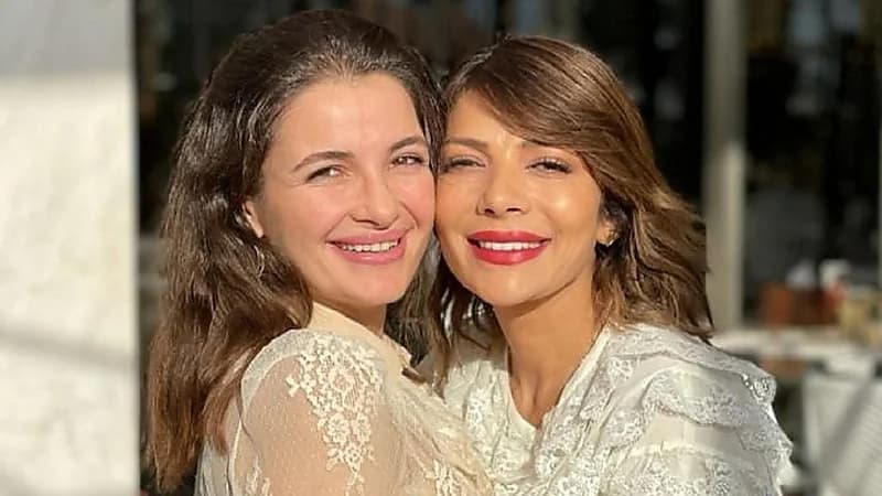 ابنة أصالة تلاعب ابنتها جيهان.. فيديو