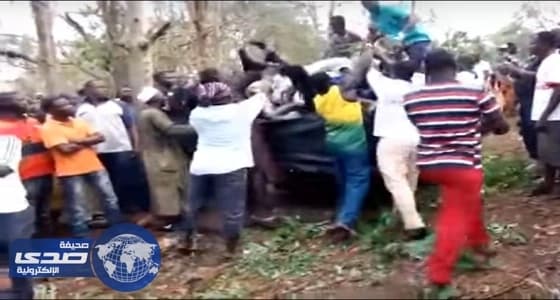 بالفيديو .. مقتل 18 شخص إثر سقوط شجرة عليهم جنوب غانا