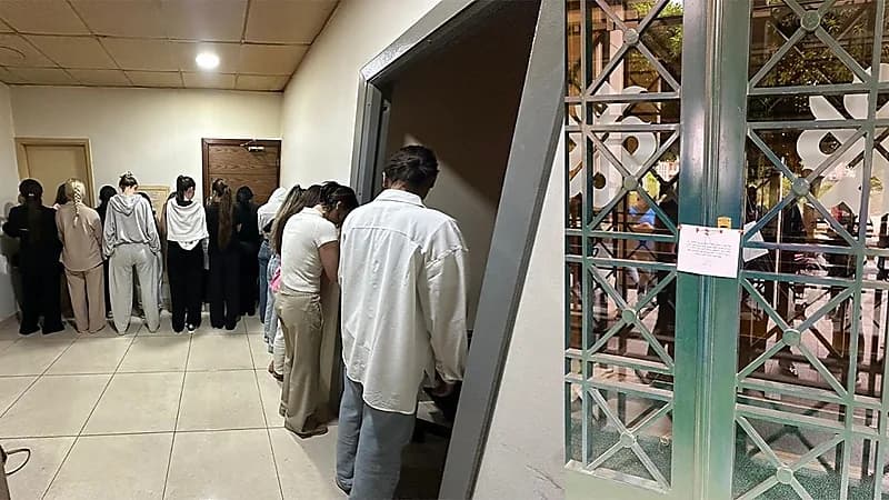 ضبط 18 فتاة داخل فندق شهير في بيروت سمح لهن بممارسة الدعارة وتعاطي المخدرات.. فيديو