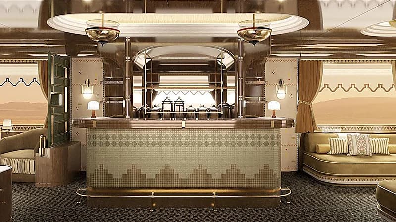 انطلاق أول قطار سياحي فاخر في الشرق الأوسط من قلب المملكة.. صور