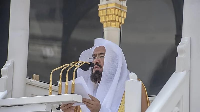 "السديس": مشاهير التواصل الاجتماعي اخترقوا أسرار البيوت (فيديو)