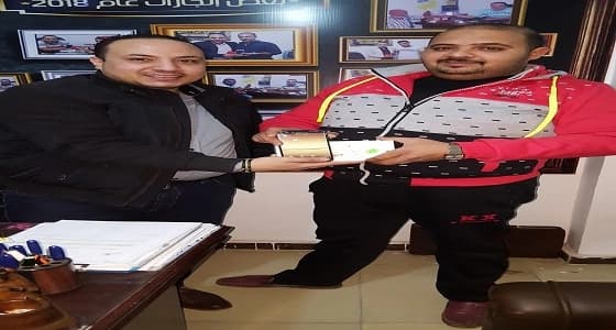 بالصور.. شاب مصري يتمكن من إعادة الهواتف المسروقة لأصحابها