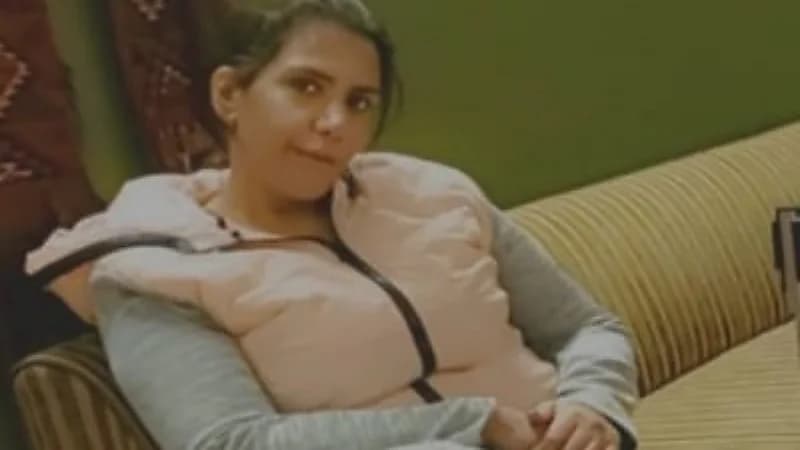 شاهد.. البلوشي ترتدي الحجاب وتفاجئ جمهورها:"هذا ليس تريند" 