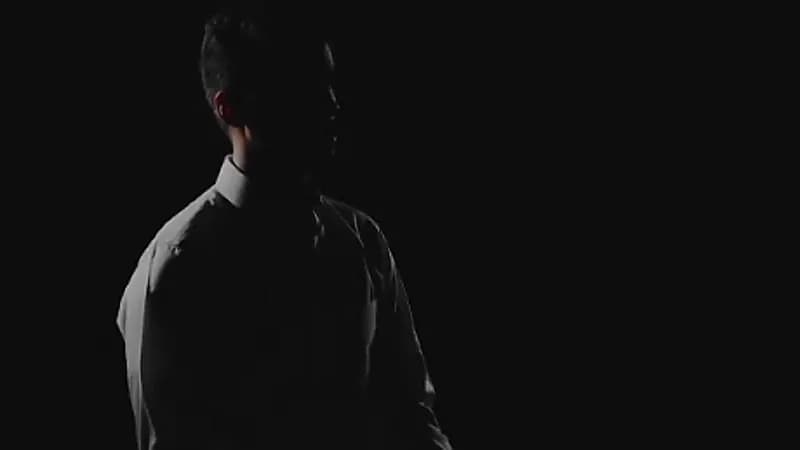 بالفيديو.. قصة رجل خدعه موقع "الفوركس الوهمي" بشعار جهة حكومية