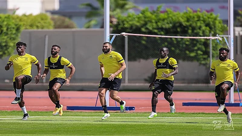 لاعبو الاتحاد يواصلون تحضيراتهم في الطائف..صور