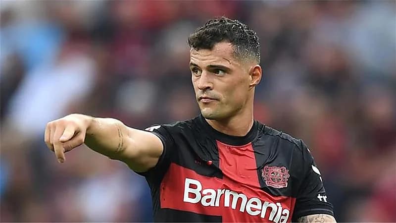 تن هاج يرفض رحيل تشاكا وسط أنباء انتقاله لسندرلاند