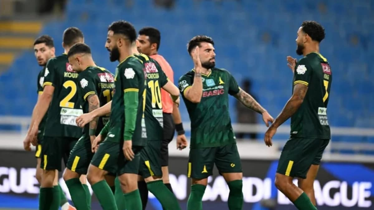 الخليج يكتسح الحزم برباعية في دوري روشن