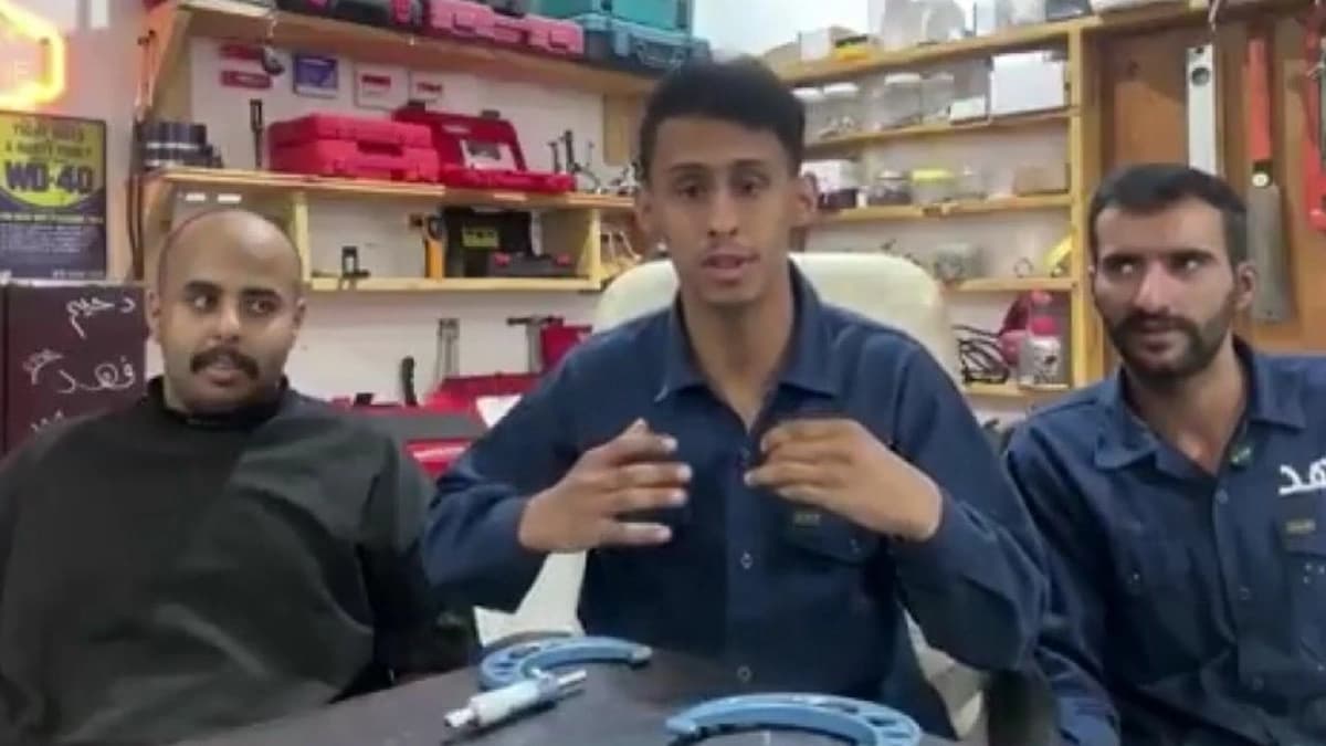 متخصص في صيانة السيارات: مكاسب المهنة تصل إلى 10 آلاف ريال شهرياً.. فيديو