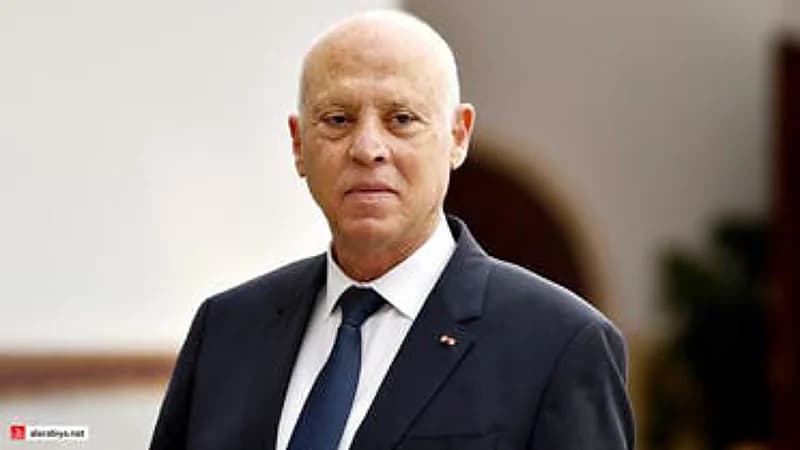 تونس.. إيقاف تنفيذ قرار الرئيس بإعفاء 50 قاضيا