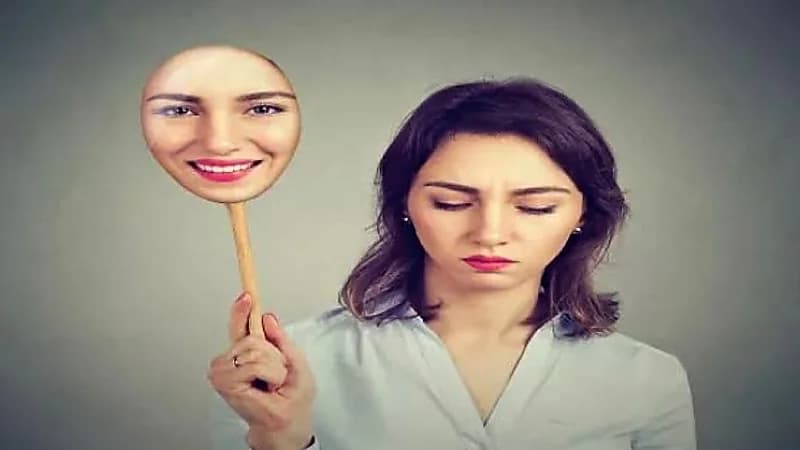 "سعود الطبية": الاكتئاب المُبتسم يتمثل بكون الشخص مبتسماً من الخارج وحزين من الداخل